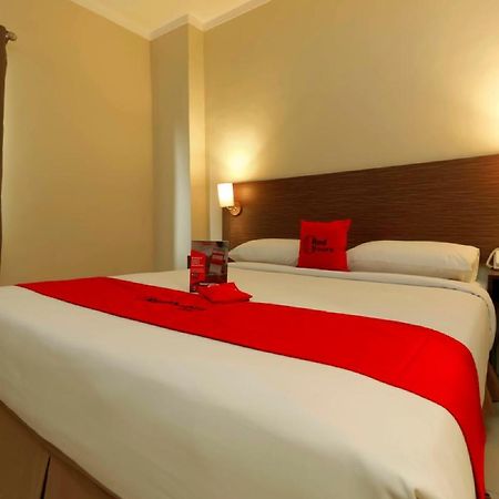 RedDoorz Plus near Pantai Losari Makassar Esterno foto