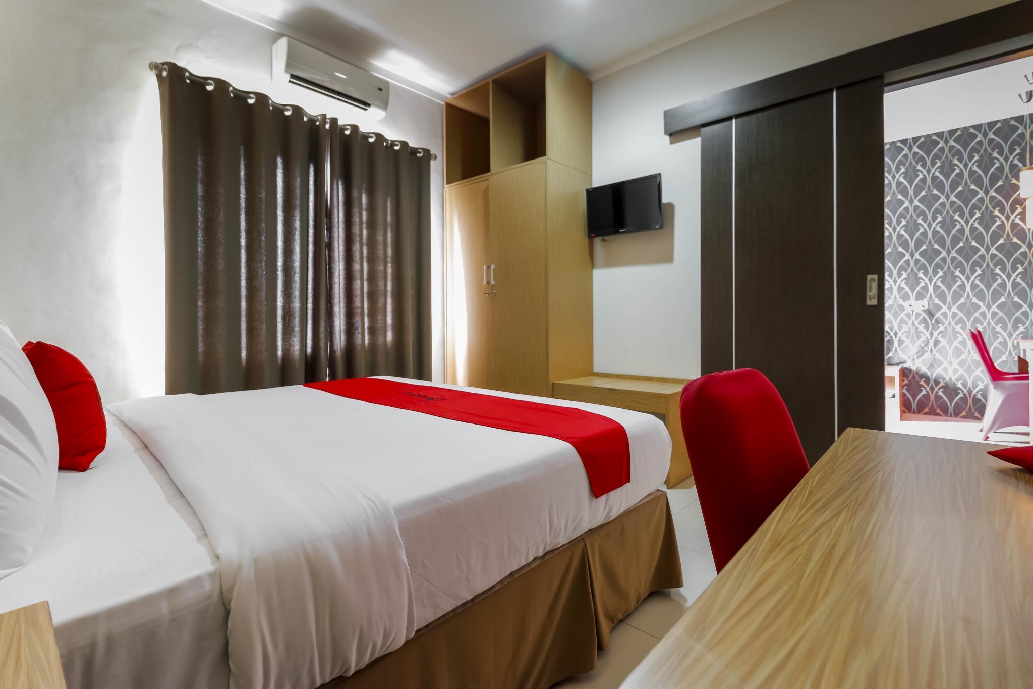 RedDoorz Plus near Pantai Losari Makassar Esterno foto