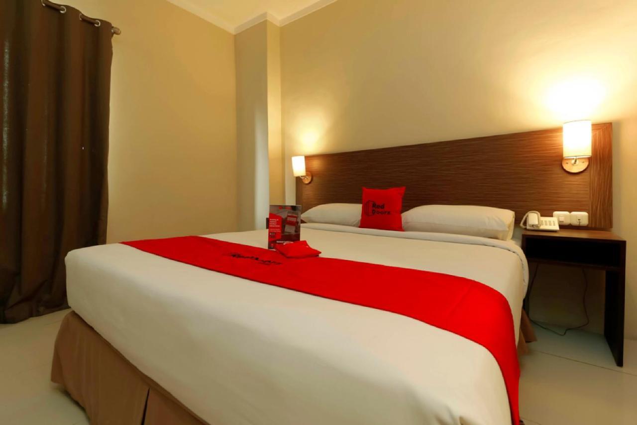 RedDoorz Plus near Pantai Losari Makassar Esterno foto