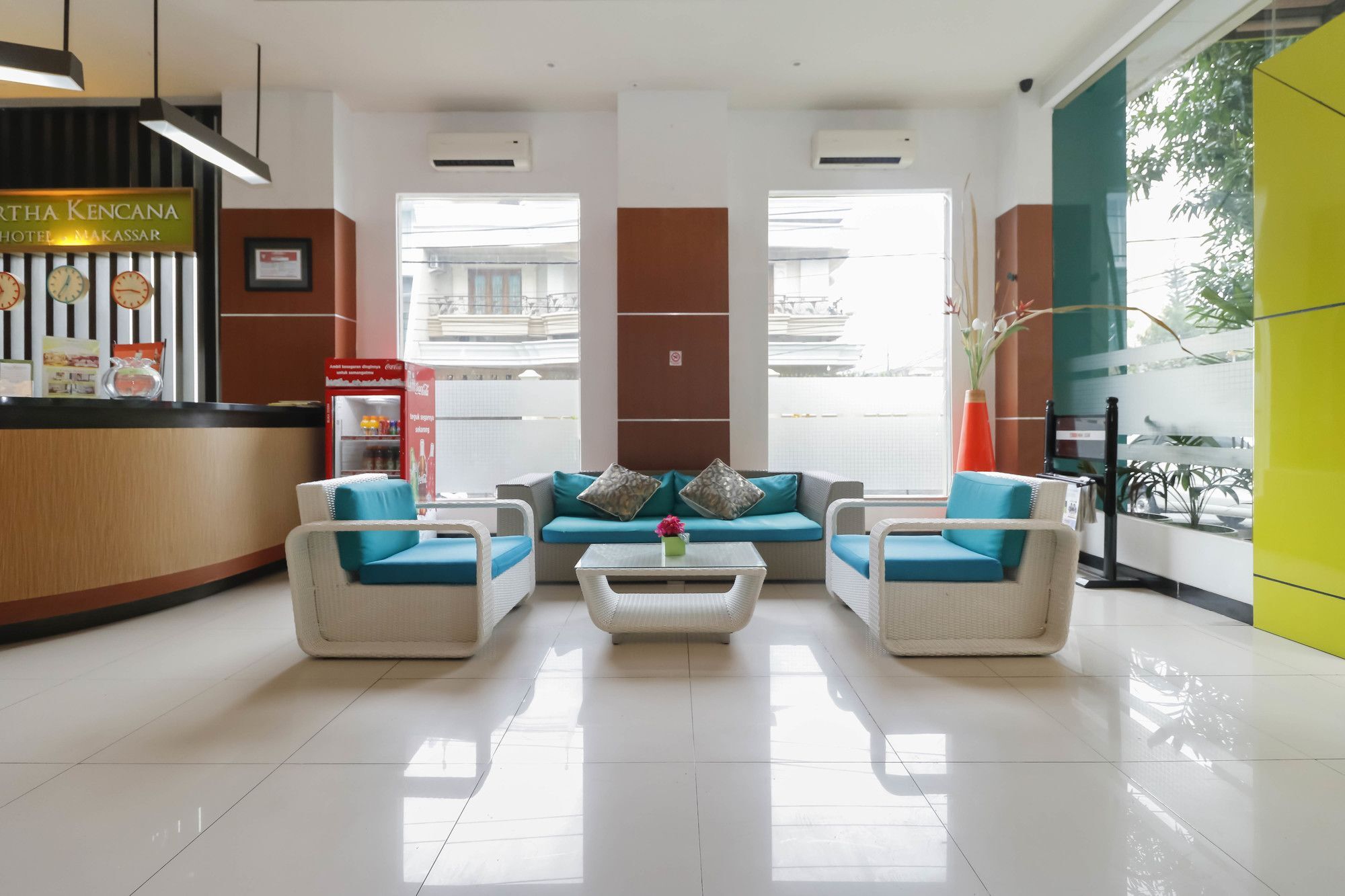 RedDoorz Plus near Pantai Losari Makassar Esterno foto