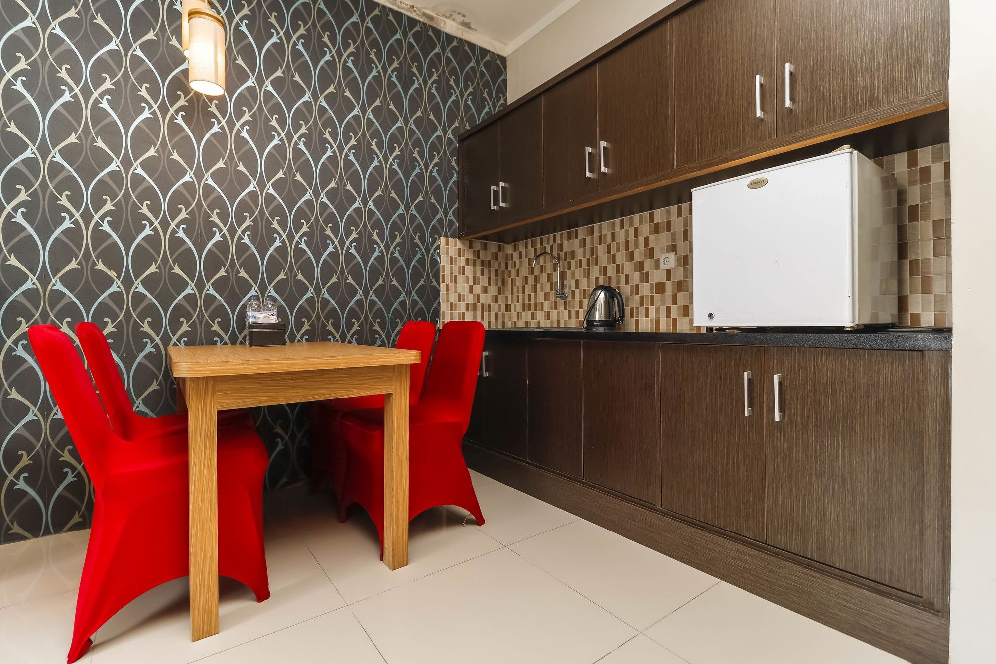 RedDoorz Plus near Pantai Losari Makassar Esterno foto