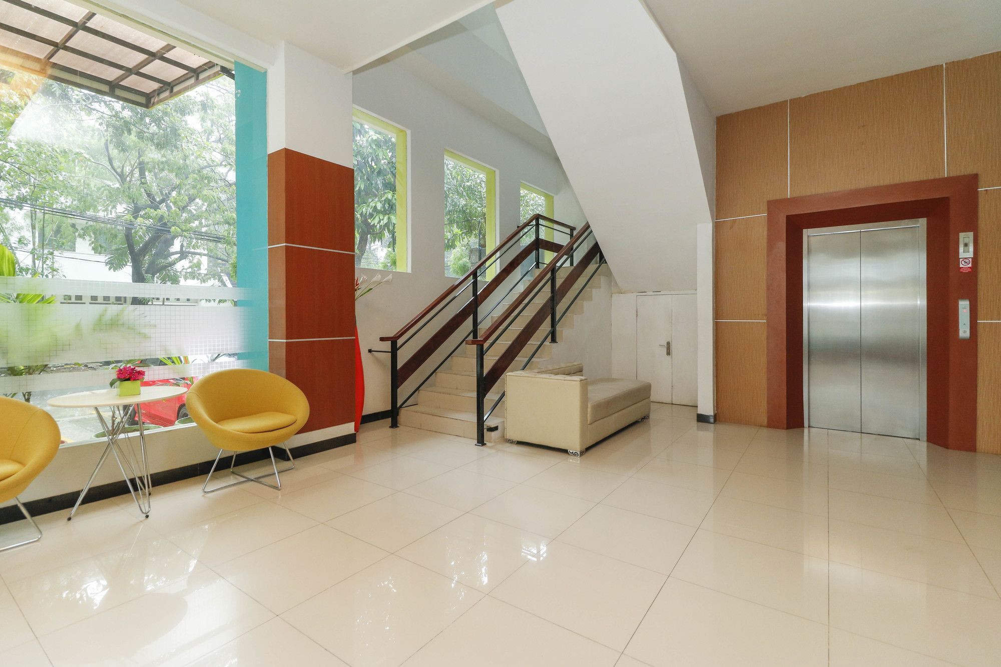 RedDoorz Plus near Pantai Losari Makassar Esterno foto